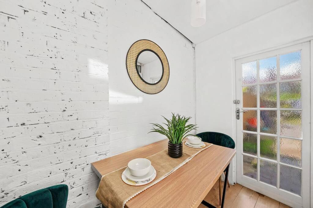 Bright 2 Bed Perfect Central Hub Лондон Екстериор снимка